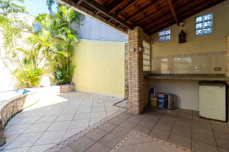 Casa à venda com 230m², 4 quartos e 3 vagasQuintal