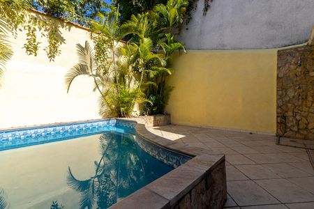 Casa à venda com 230m², 4 quartos e 3 vagasPiscina