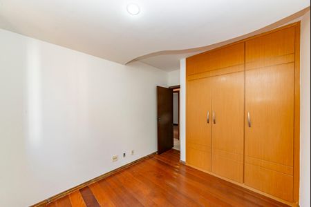 Apartamento à venda com 220m², 3 quartos e 2 vagas Apartamento à venda com 220m², 3 quartos e 2 vagasQuarto 3