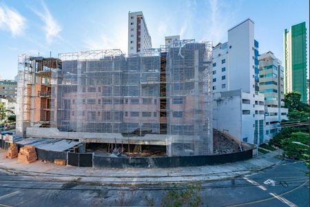 Apartamento à venda com 220m², 3 quartos e 2 vagas Apartamento à venda com 220m², 3 quartos e 2 vagasSuíte