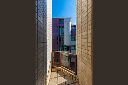 Apartamento à venda com 220m², 3 quartos e 2 vagas Apartamento à venda com 220m², 3 quartos e 2 vagasSacada