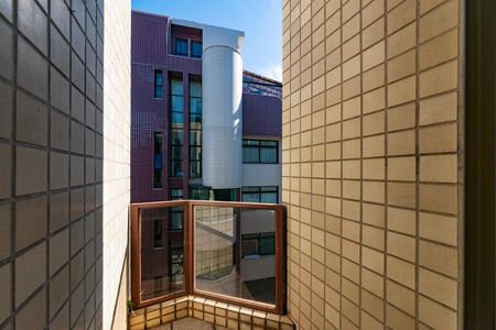 Apartamento à venda com 220m², 3 quartos e 2 vagas Apartamento à venda com 220m², 3 quartos e 2 vagasSacada