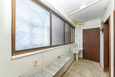 Apartamento à venda com 220m², 3 quartos e 2 vagas Apartamento à venda com 220m², 3 quartos e 2 vagasÁrea de Serviço