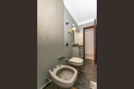 Apartamento à venda com 220m², 3 quartos e 2 vagas Apartamento à venda com 220m², 3 quartos e 2 vagasBanheiro Social