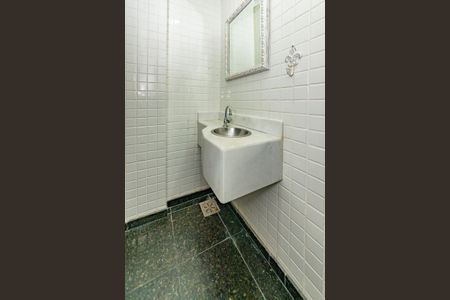 Apartamento à venda com 220m², 3 quartos e 2 vagas Apartamento à venda com 220m², 3 quartos e 2 vagasLavabo