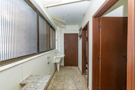 Apartamento à venda com 220m², 3 quartos e 2 vagas Apartamento à venda com 220m², 3 quartos e 2 vagasÁrea de Serviço