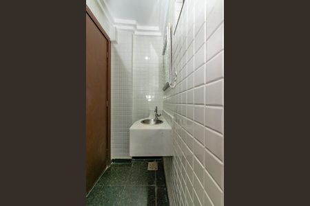 Apartamento à venda com 220m², 3 quartos e 2 vagas Apartamento à venda com 220m², 3 quartos e 2 vagasLavabo