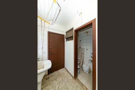 Apartamento à venda com 220m², 3 quartos e 2 vagas Apartamento à venda com 220m², 3 quartos e 2 vagasBanheiro de serviço