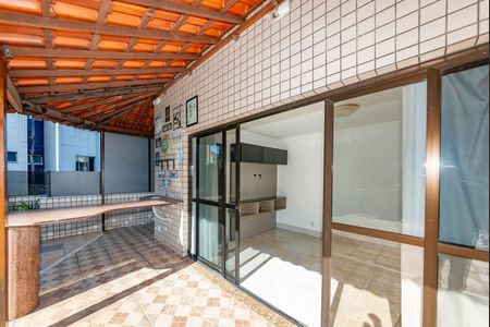 Apartamento à venda com 220m², 3 quartos e 2 vagas Apartamento à venda com 220m², 3 quartos e 2 vagasVaranda