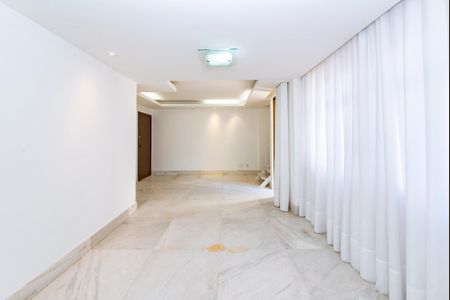 Apartamento à venda com 220m², 3 quartos e 2 vagas Apartamento à venda com 220m², 3 quartos e 2 vagasSala 1