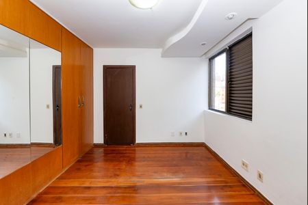 Apartamento à venda com 220m², 3 quartos e 2 vagas Apartamento à venda com 220m², 3 quartos e 2 vagasSuíte