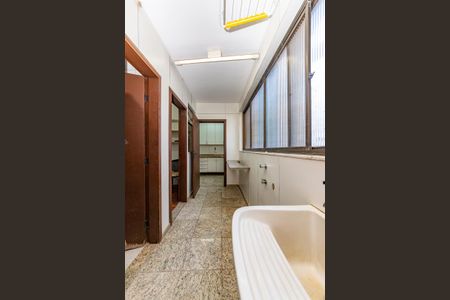 Apartamento à venda com 220m², 3 quartos e 2 vagas Apartamento à venda com 220m², 3 quartos e 2 vagasÁrea de Serviço