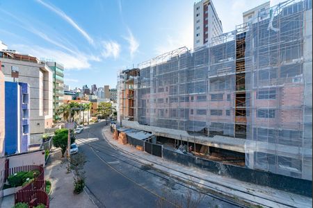 Apartamento à venda com 220m², 3 quartos e 2 vagas Apartamento à venda com 220m², 3 quartos e 2 vagasSuíte