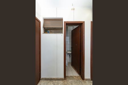 Apartamento à venda com 220m², 3 quartos e 2 vagas Apartamento à venda com 220m², 3 quartos e 2 vagasBanheiro de serviço