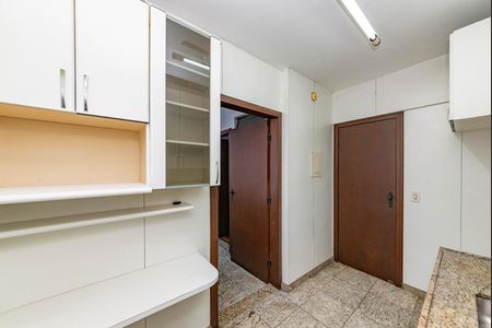 Apartamento à venda com 220m², 3 quartos e 2 vagas Apartamento à venda com 220m², 3 quartos e 2 vagasCozinha