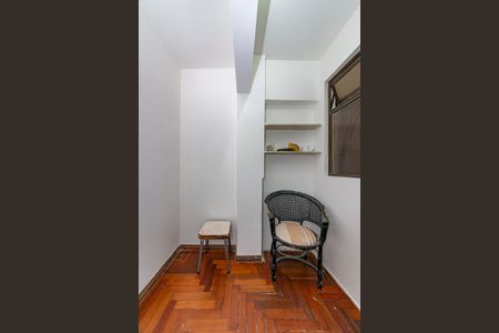 Apartamento à venda com 220m², 3 quartos e 2 vagas Apartamento à venda com 220m², 3 quartos e 2 vagasQuarto de Serviço