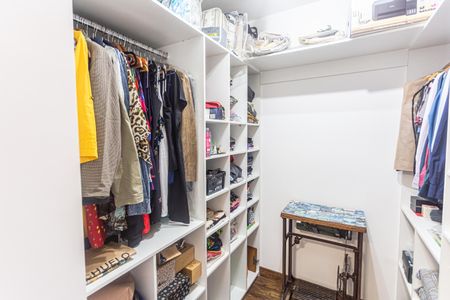 Casa à venda com 112m², 3 quartos e 3 vagasCloset da Suíte