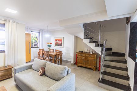 Casa à venda com 112m², 3 quartos e 3 vagasSala