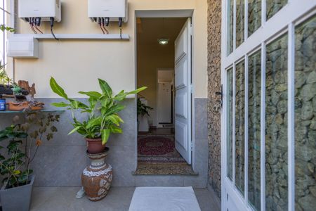 Casa à venda com 160m², 2 quartos e 3 vagas Casa à venda com 160m², 2 quartos e 3 vagasQuintal