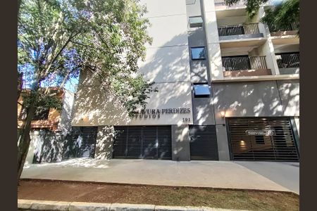 Studio para alugar com 27m², 1 quarto e 1 vaga Studio para alugar com 27m², 1 quarto e 1 vagaFachada