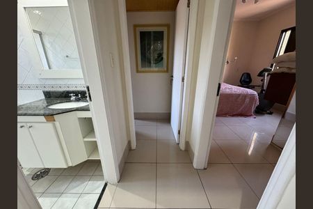 Apartamento à venda com 110m², 2 quartos e 2 vagascorrendor com porta ,aréa Intima