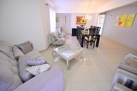 Apartamento para alugar com 110m², 3 quartos e 2 vagas Apartamento para alugar com 110m², 3 quartos e 2 vagasSala