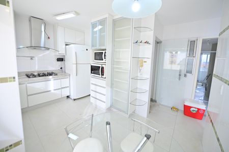 Apartamento para alugar com 110m², 3 quartos e 2 vagas Apartamento para alugar com 110m², 3 quartos e 2 vagasCozinha