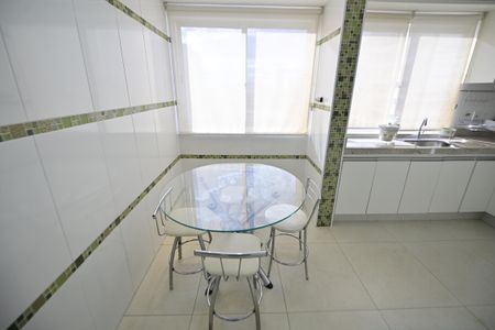 Apartamento para alugar com 110m², 3 quartos e 2 vagas Apartamento para alugar com 110m², 3 quartos e 2 vagasCozinha