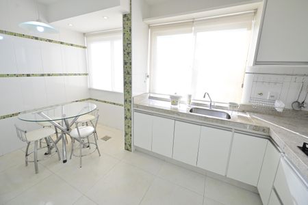 Apartamento para alugar com 110m², 3 quartos e 2 vagas Apartamento para alugar com 110m², 3 quartos e 2 vagasCozinha