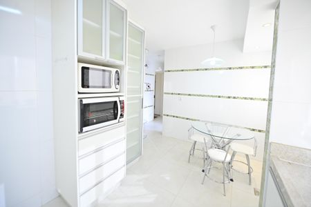 Apartamento para alugar com 110m², 3 quartos e 2 vagas Apartamento para alugar com 110m², 3 quartos e 2 vagasCozinha