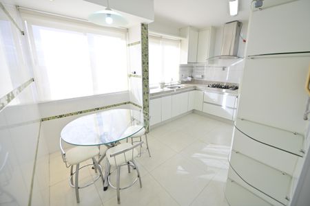 Apartamento para alugar com 110m², 3 quartos e 2 vagas Apartamento para alugar com 110m², 3 quartos e 2 vagasCozinha