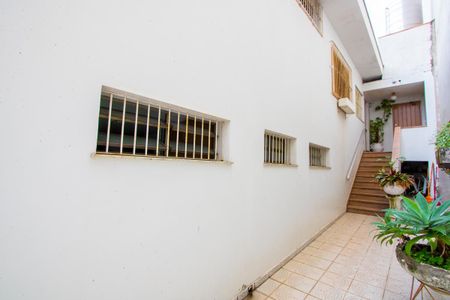 Casa para alugar com 345m², 3 quartos e 2 vagasCorredor - Externo