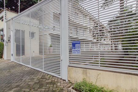 Casa de condomínio à venda com 180m², 3 quartos e 3 vagasFachada