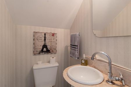 Casa de condomínio à venda com 180m², 3 quartos e 3 vagasLavabo