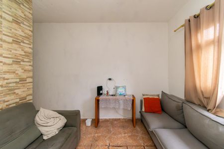 Casa à venda com 160m², 5 quartos e 2 vagas Casa à venda com 160m², 5 quartos e 2 vagasSala