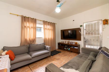 Casa à venda com 160m², 5 quartos e 2 vagas Casa à venda com 160m², 5 quartos e 2 vagasSala