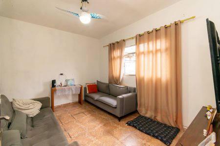 Casa à venda com 160m², 5 quartos e 2 vagas Casa à venda com 160m², 5 quartos e 2 vagasSala