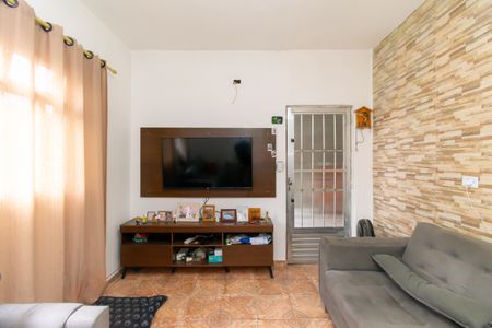 Casa à venda com 160m², 5 quartos e 2 vagas Casa à venda com 160m², 5 quartos e 2 vagasSala