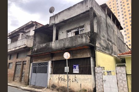 Casa à venda com 160m², 5 quartos e 2 vagas Casa à venda com 160m², 5 quartos e 2 vagasFachada