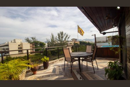 Apartamento à venda com 181m², 3 quartos e 2 vagas Apartamento à venda com 181m², 3 quartos e 2 vagasCobertura