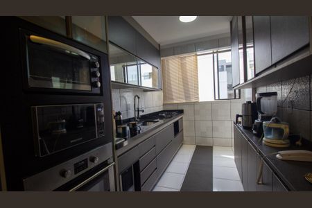 Apartamento à venda com 181m², 3 quartos e 2 vagas Apartamento à venda com 181m², 3 quartos e 2 vagasCozinha e Área de Serviço