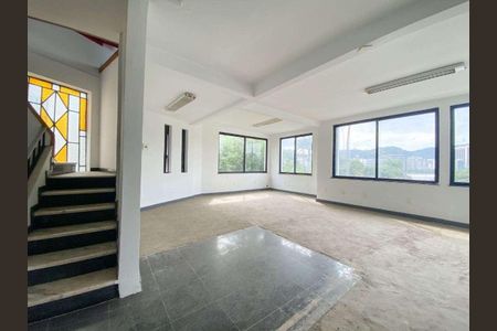 Casa à venda com 1000m², 13 quartos e 6 vagas