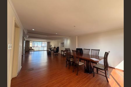 Apartamento à venda com 250m², 4 quartos e 2 vagasSala