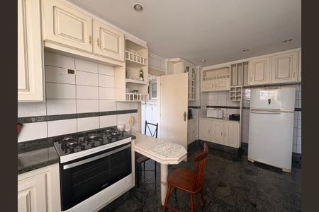 Apartamento à venda com 250m², 4 quartos e 2 vagasCozinha