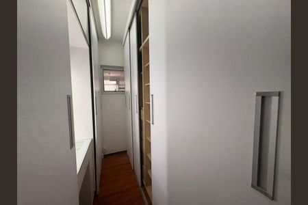 Apartamento à venda com 250m², 4 quartos e 2 vagasCloset da suíte 2
