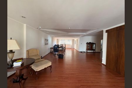 Apartamento à venda com 250m², 4 quartos e 2 vagasSala