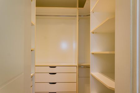 Apartamento à venda com 366m², 5 quartos e 5 vagasCloset da suíte 1