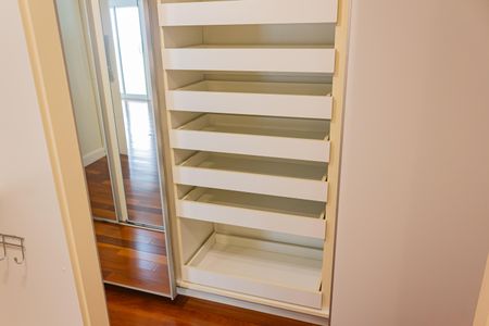 Apartamento à venda com 366m², 5 quartos e 5 vagasCloset da suíte 1