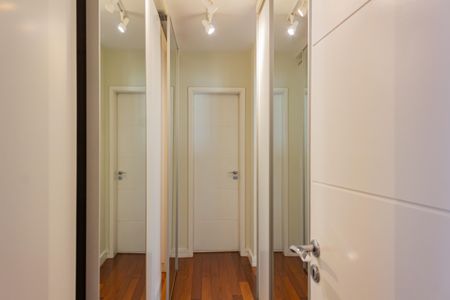 Apartamento à venda com 366m², 5 quartos e 5 vagasCloset da suíte 1