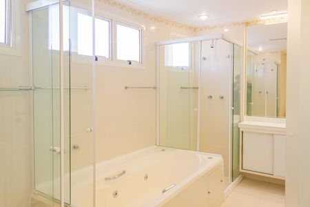 Apartamento à venda com 366m², 5 quartos e 5 vagasBanheiro da Suíte 1